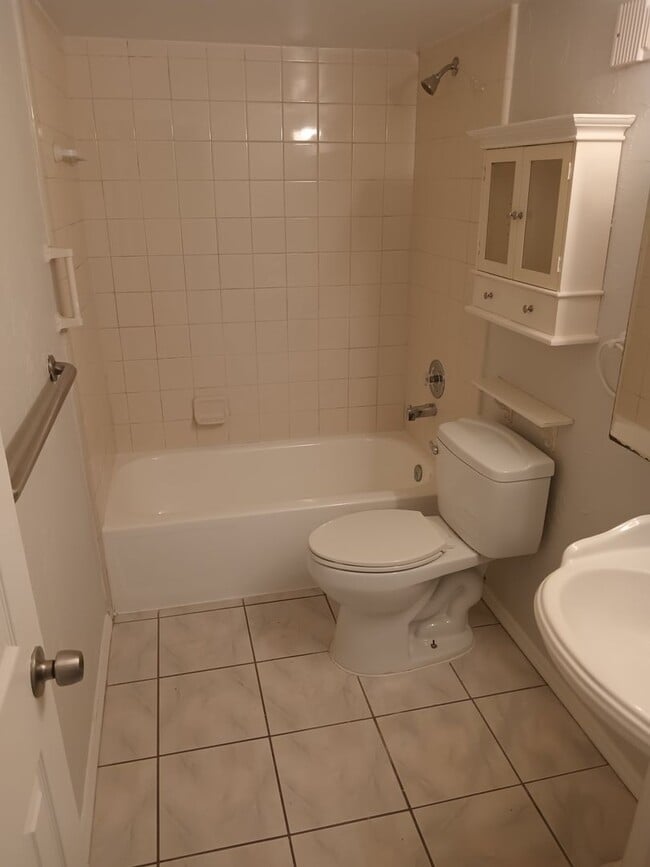 Building Photo - 1904 Honour Rd