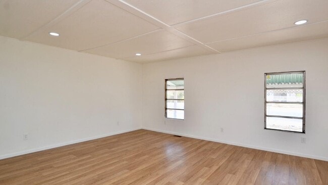 Building Photo - 334 N 83rd St