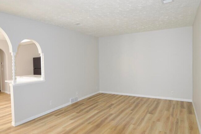 Building Photo - 6505 S 46th St
