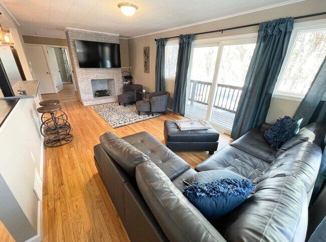 Foto del edificio - Large Fully Furnished Single Family! Tour ...