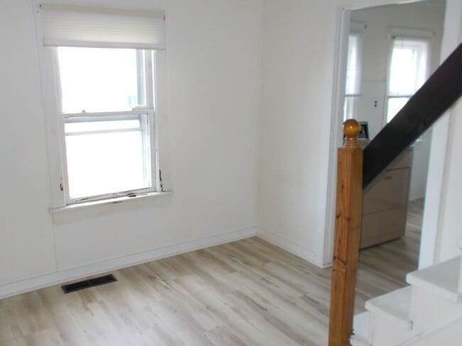 Building Photo - Spacious 1-Bedroom, 1-Bath Unit – 1,000 Sq...