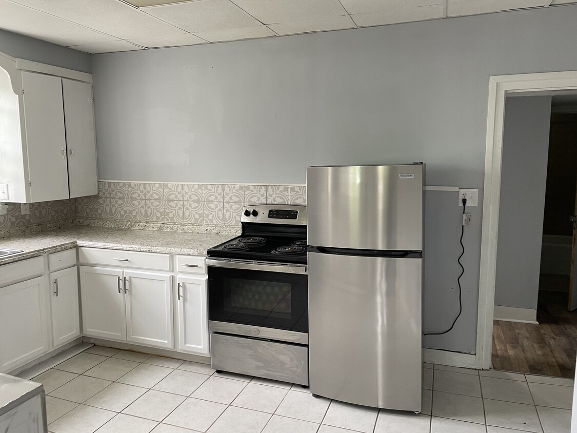 Kitchen - 3871 Oneida St