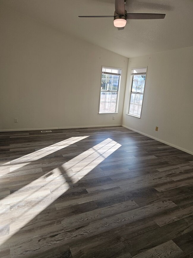 Building Photo - LARGE 4 BED HOME IN HORSESHOE RANCH ESTATES