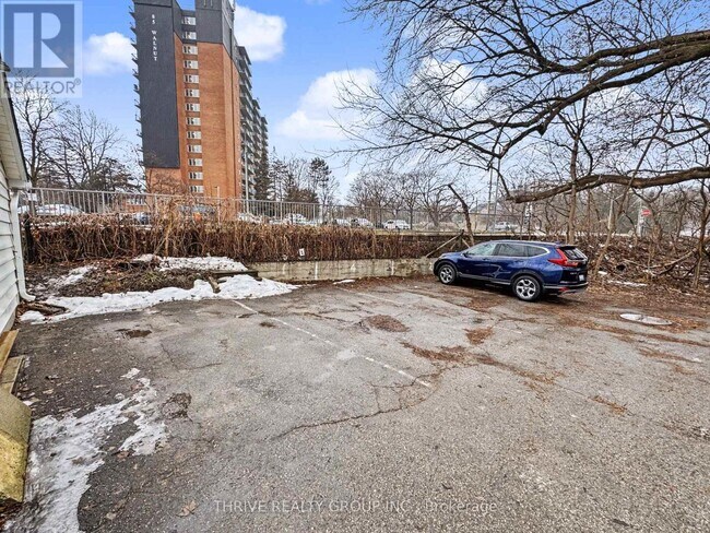 Building Photo - 136 Walnut St