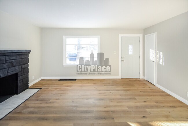 Foto del edificio - 3721 Kinnear Ave