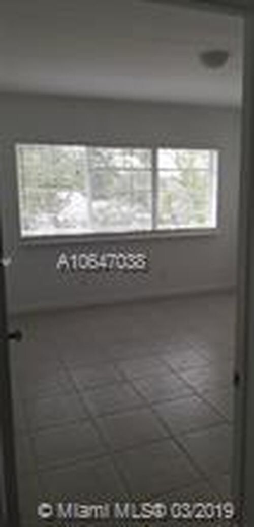 Building Photo - 350 S Shore Dr