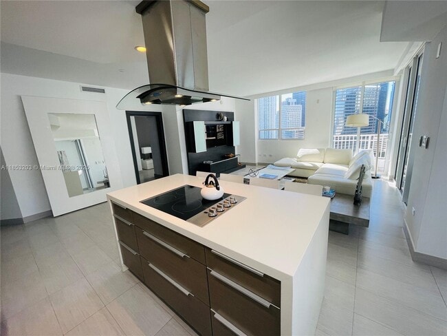 Foto del edificio - 801 Brickell Key Blvd