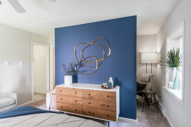 Den Wall in Bedroom - The Metropolitan East Goshen