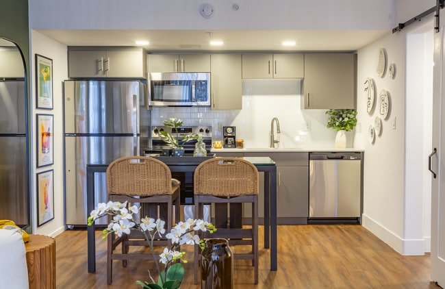 Building Photo - The Quinn Apartments