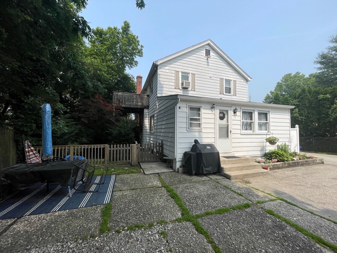 Foto principal - 720 W Brookhaven Rd