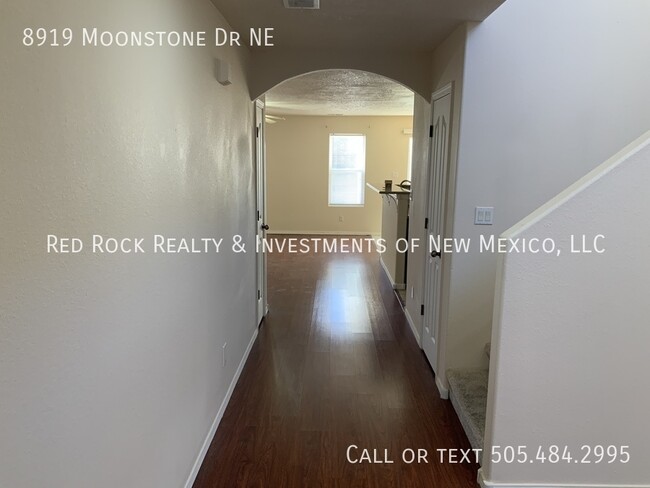 Building Photo - 3 Bedroom in La Cueva with EV Charger!!