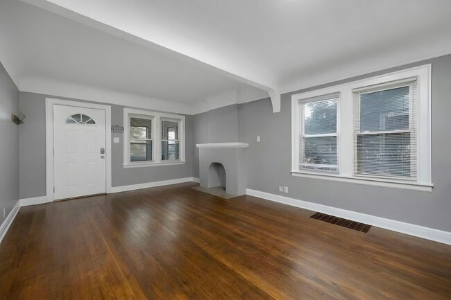 Building Photo - 1600 Mclean Ave