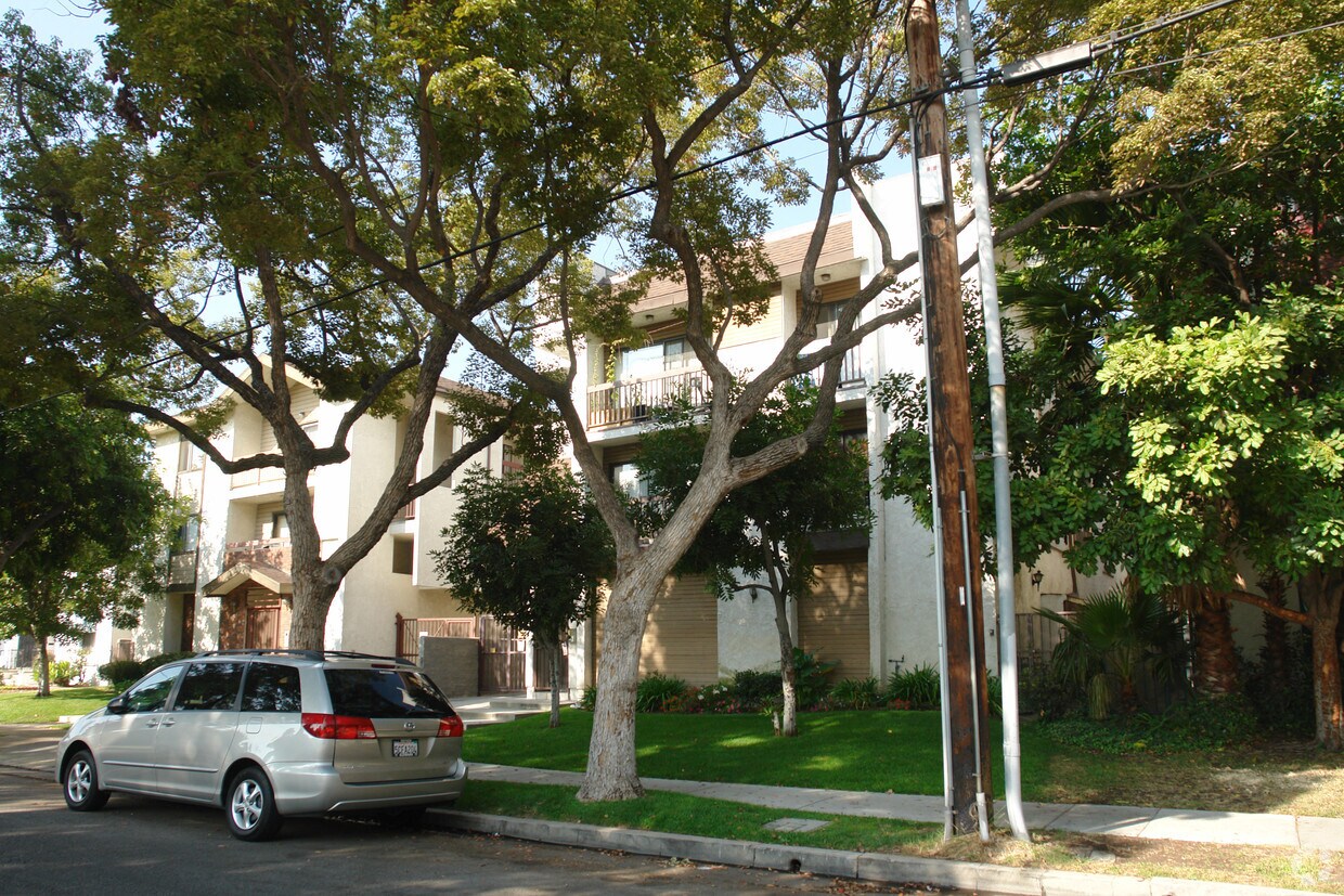 Building Photo - 609 Raleigh St