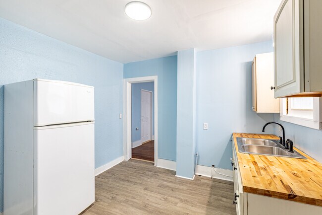 Foto del edificio - 83 Ridgeway Ave