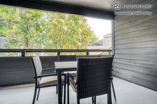 Foto del edificio - 355 N Wolfe Rd