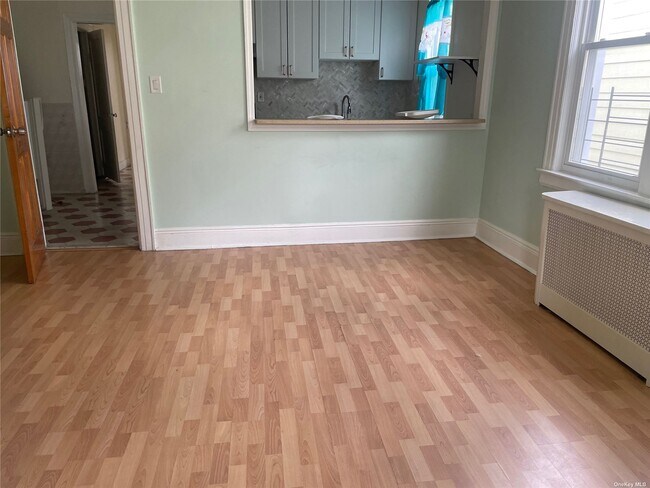 Foto del edificio - 95-18 Waltham St