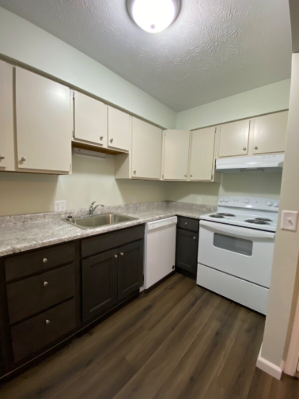 Foto principal - 245 E Main St