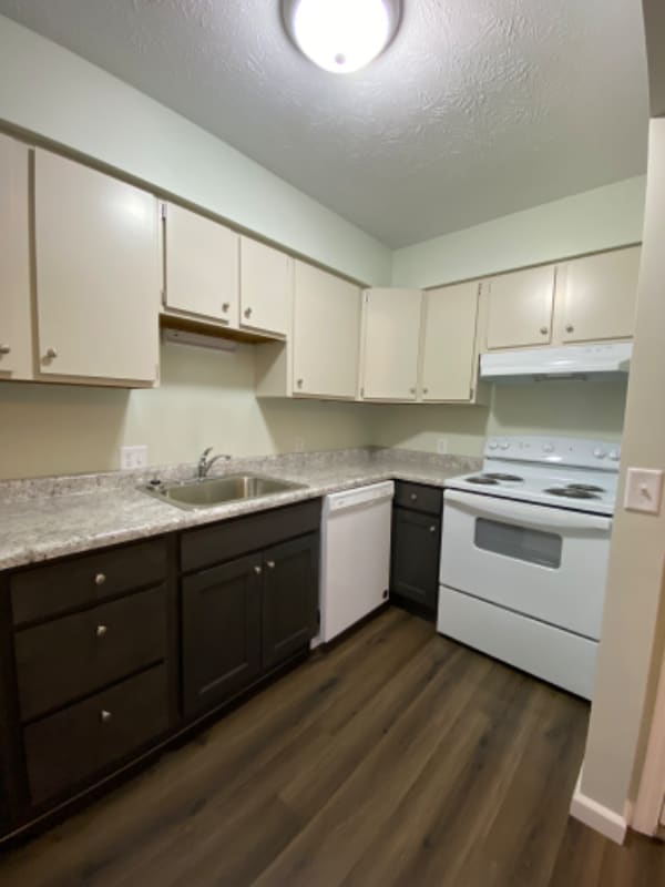 Building Photo - 245 E Main St