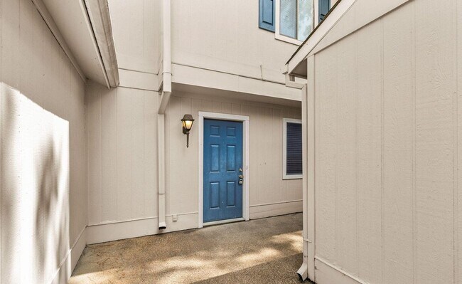 Foto del edificio - Live Where Convenience Meets Comfort in La...