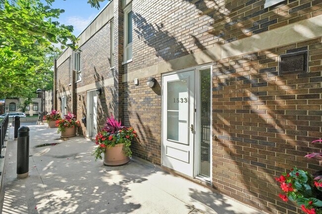 Foto del edificio - 1533 N Sandburg Terrace