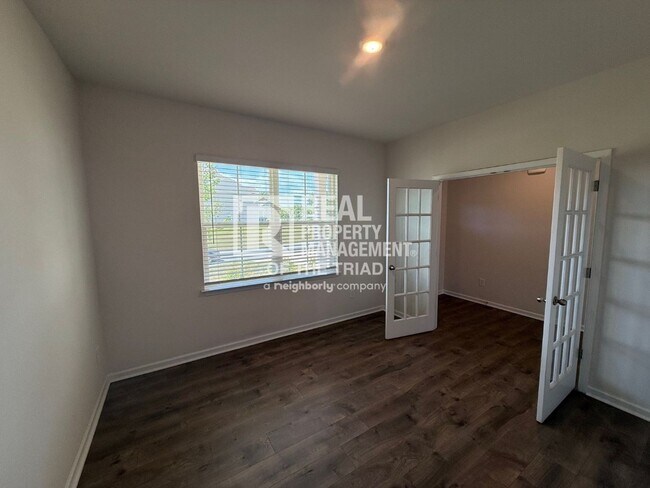 Foto del edificio - 4 Bedroom/3 Bath 2 Story House in Greensboro