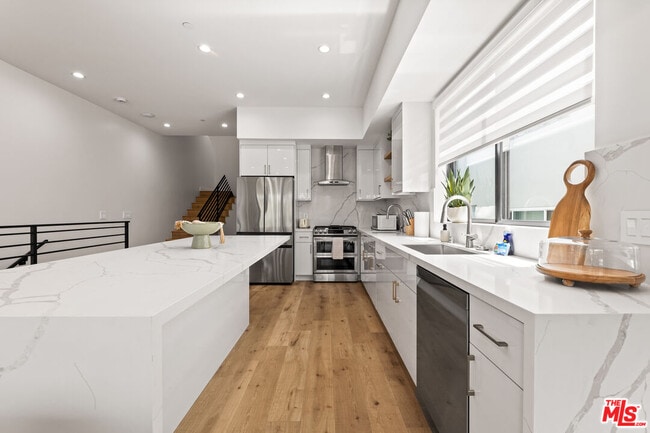Building Photo - 5120 1/2 Laurel Canyon Blvd