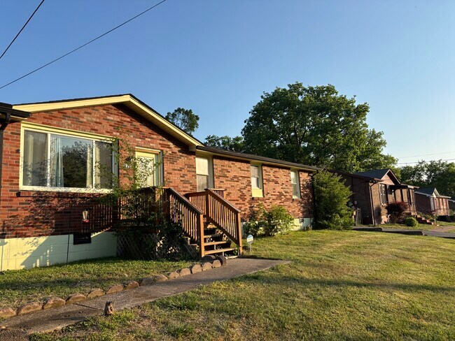 Foto del edificio - 627 Rowan Dr