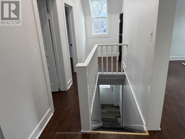 Building Photo - 98 Wellington St E