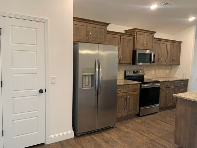 Building Photo - BRAND NEW Beautiful 3 Bedroom 2 Bathroom H...