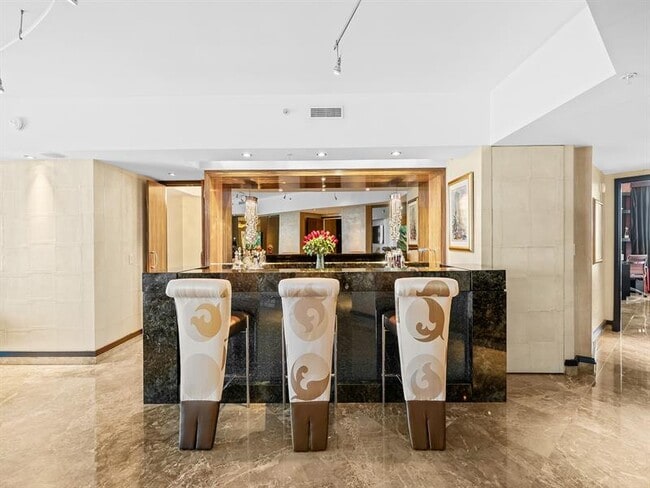 Building Photo - 333 Las Olas Way