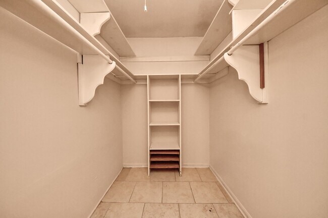 Foto del edificio - 9126 Willow Meadow Dr