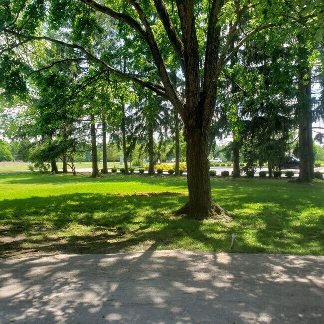 Foto del edificio - 6301 Wilcox Rd