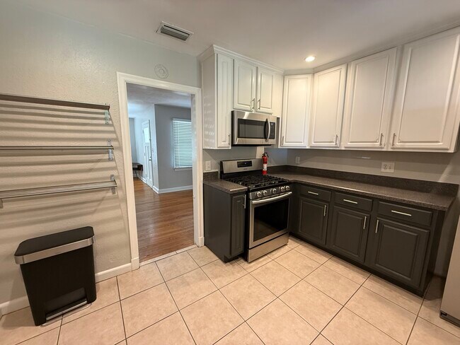 Building Photo - 1411 Asher Ln