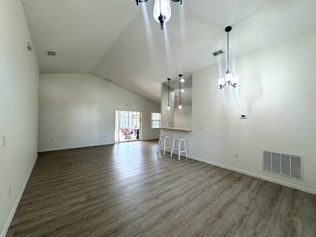 Building Photo - 308 Robin Rd