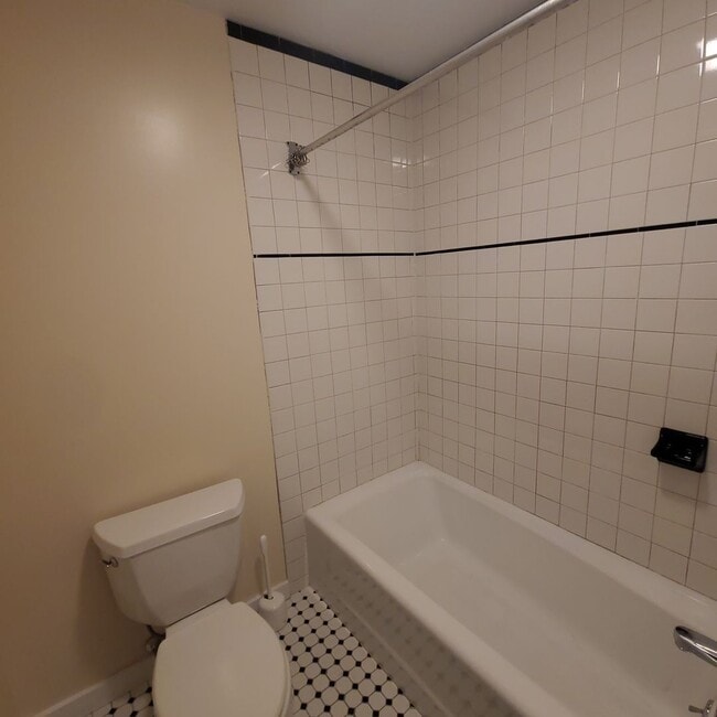 Building Photo - 42 Parsons St