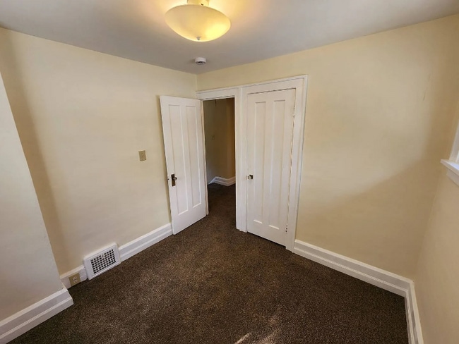 Foto del edificio - 5161 Greenhurst Dr