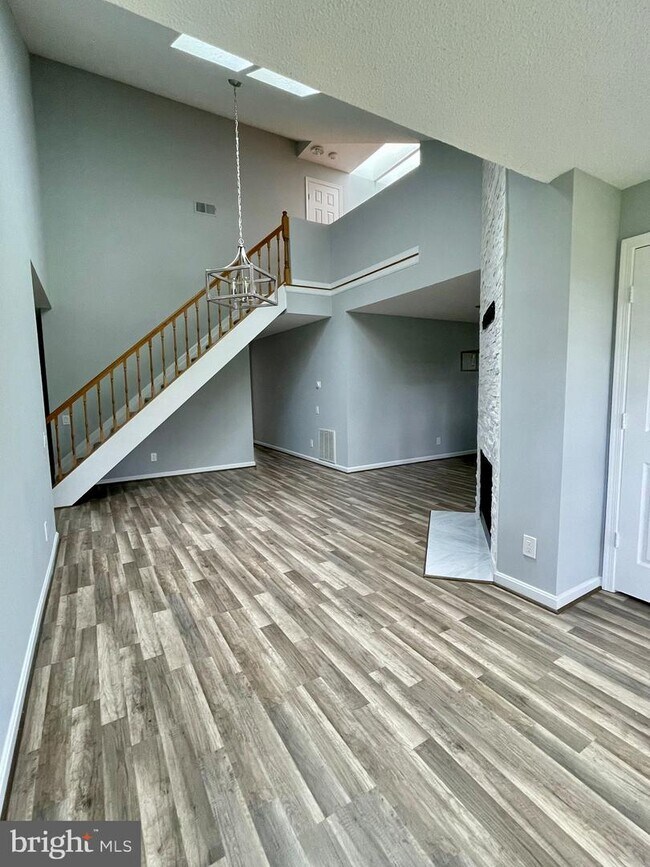 Building Photo - 12004 Golf Ridge Ct