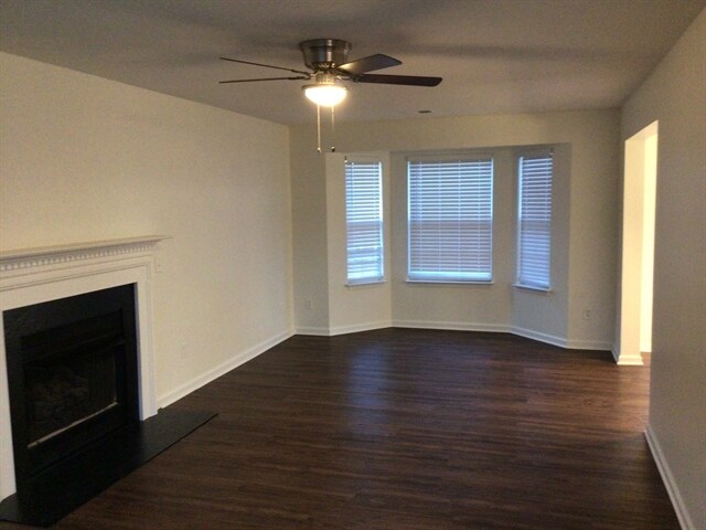 Foto del edificio - 557 Shannon Ridge Court