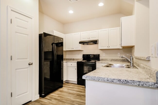 Building Photo - 853 E Agua Fria Ln