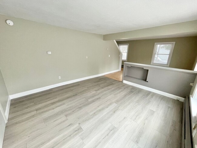 Building Photo - 20 Latham Ct