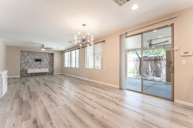 Foto del edificio - Spacious Two-Story Home with Pool Oasis!