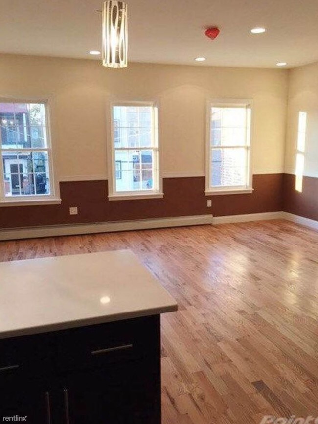 Building Photo - 2430 Saint Raymonds Ave