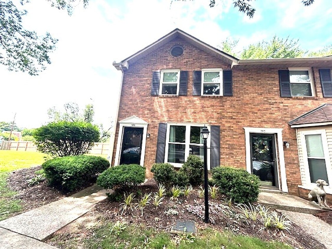 Townhome - 2 Bedroom 1.5 bath - Townhome - 2 Bedroom 1.5 bath