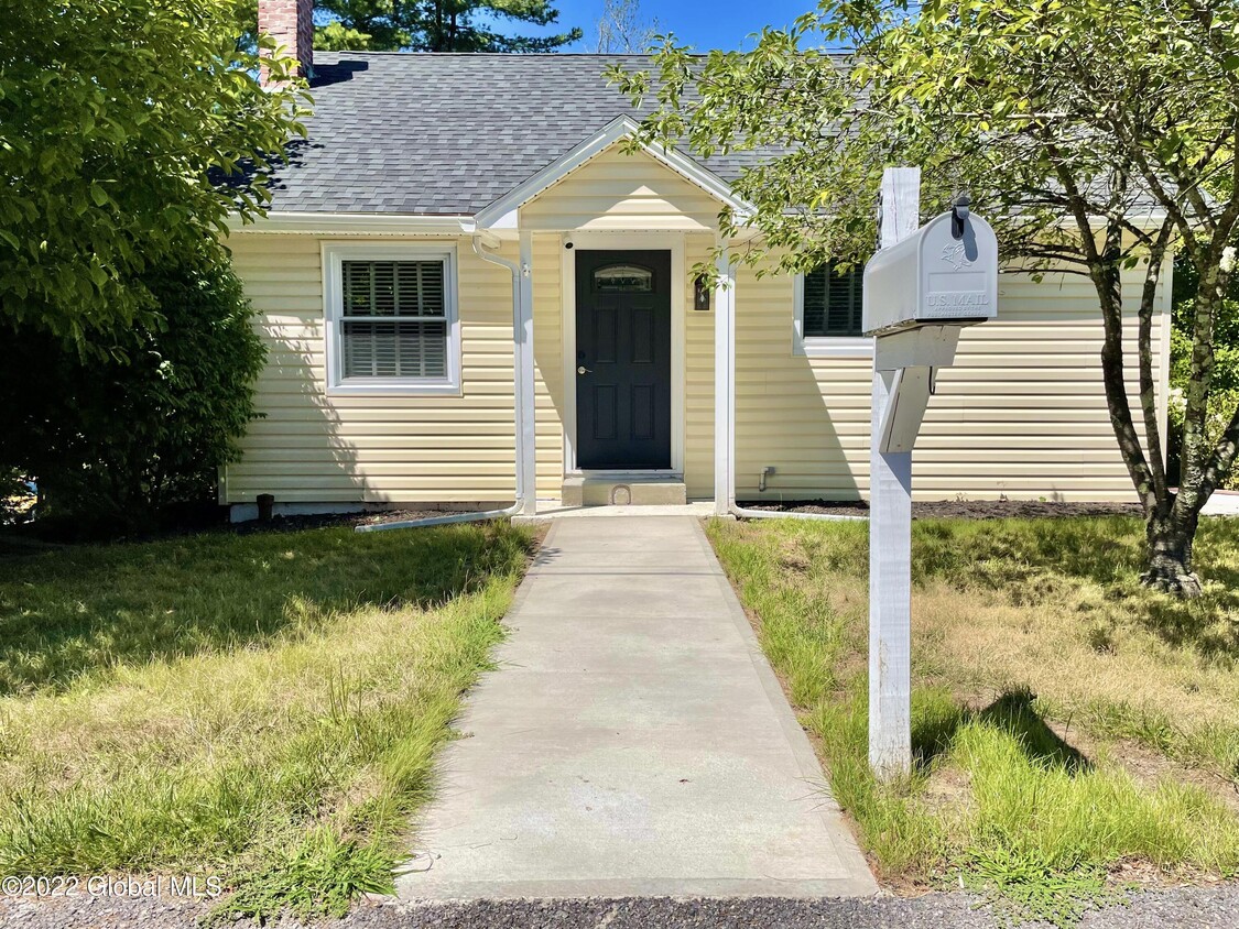 Primary Photo - 33 Grapevine Pl