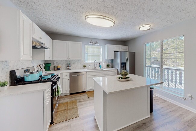 Building Photo - 2995 Rapids Dr
