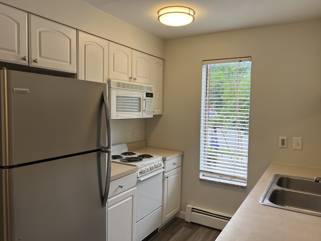 Foto principal - 1200 College Ave