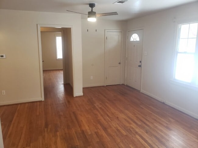 Building Photo - 5 Phyllis St