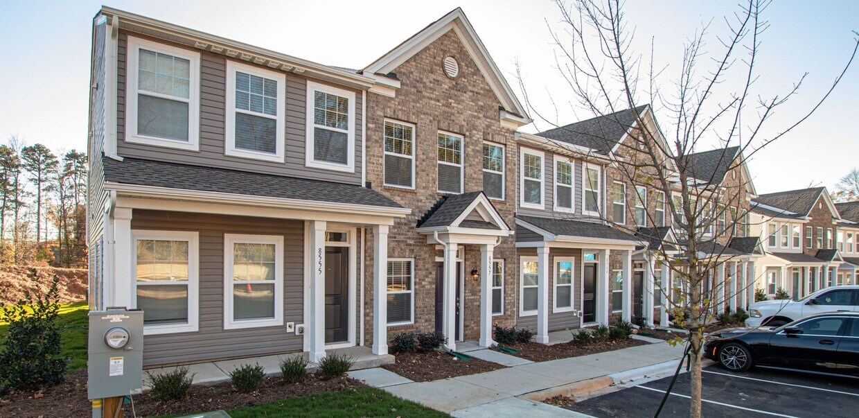 Primary Photo - BEAUTIFUL 2 Bedroom Townhome in Cox Mill D...