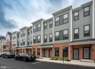 Building Photo - 1208 Parker Blvd