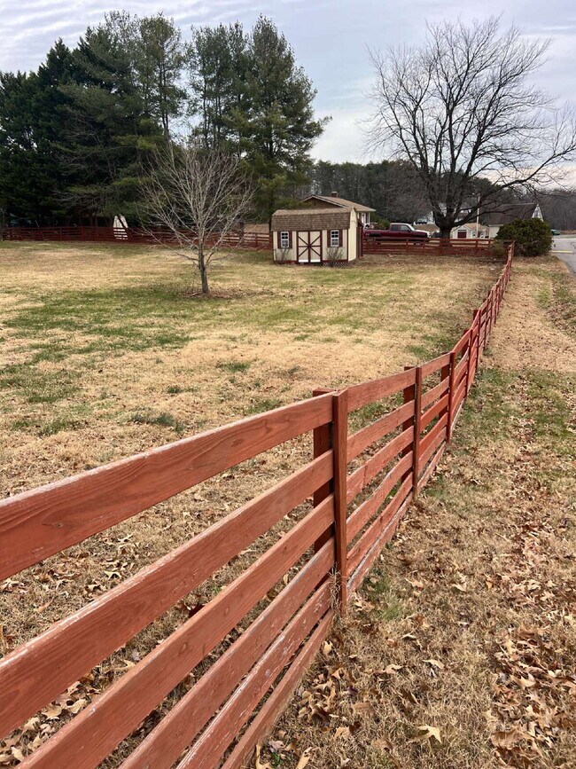 Foto del edificio - 1244 Mountain View Rd